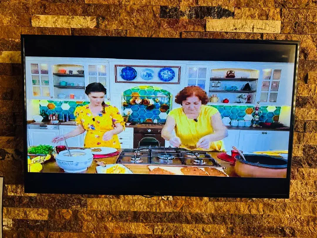 تلویزیون|تلویزیون و پروژکتور|بومهن, |دیوار