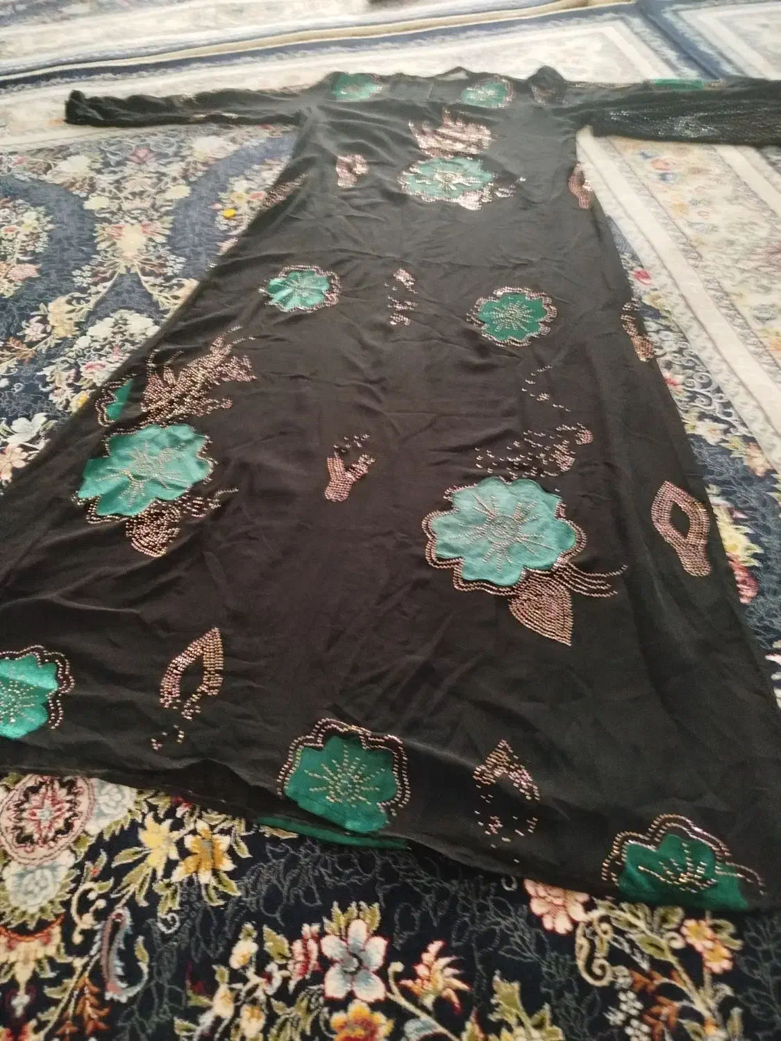 تعدادی لباس کوردی|لباس|کنگاور, |دیوار