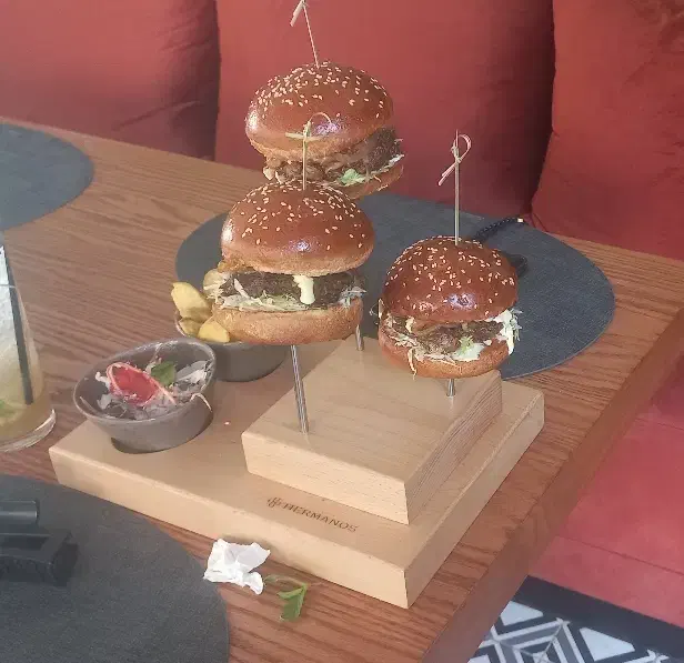 به یک کارگر ساده و متعهد نیازمندیم|استخدام خدمات فروشگاه و رستوران|اردبیل, |دیوار