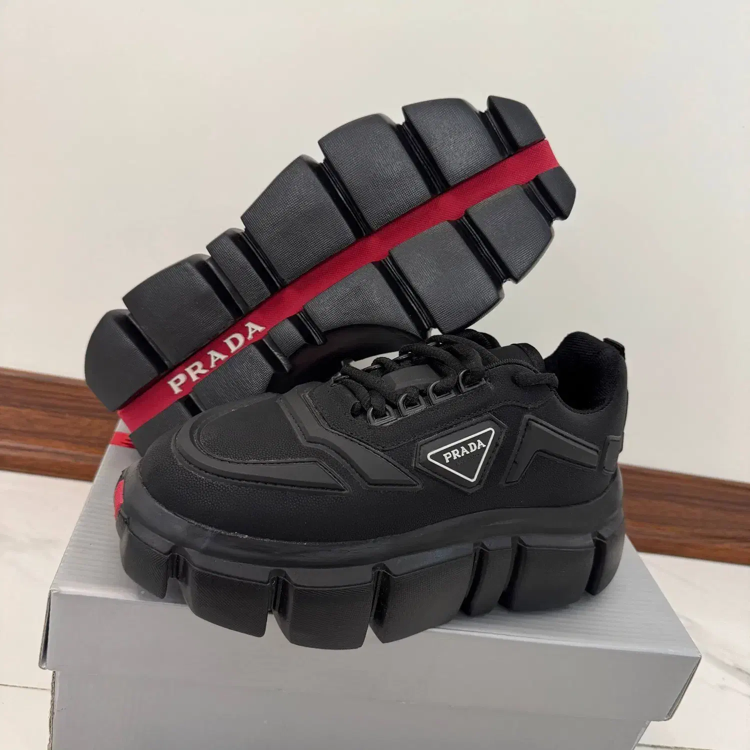 کتونی پرادا|کیف، کفش، کمربند|تهران, جوادیه|دیوار