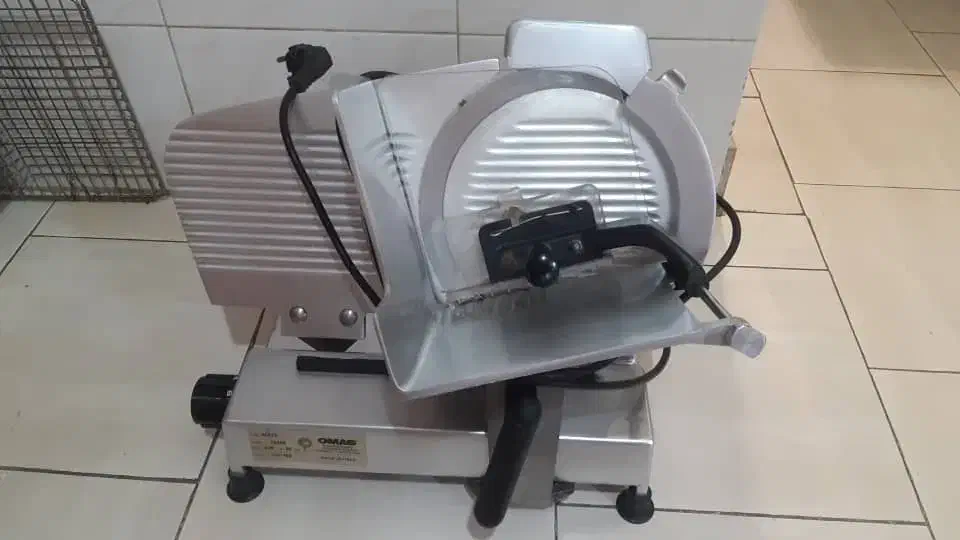 کالباس خورد کن اوماس ایتالیایی|کافیشاپ و رستوران|رشت, سعدی (تختی)|دیوار