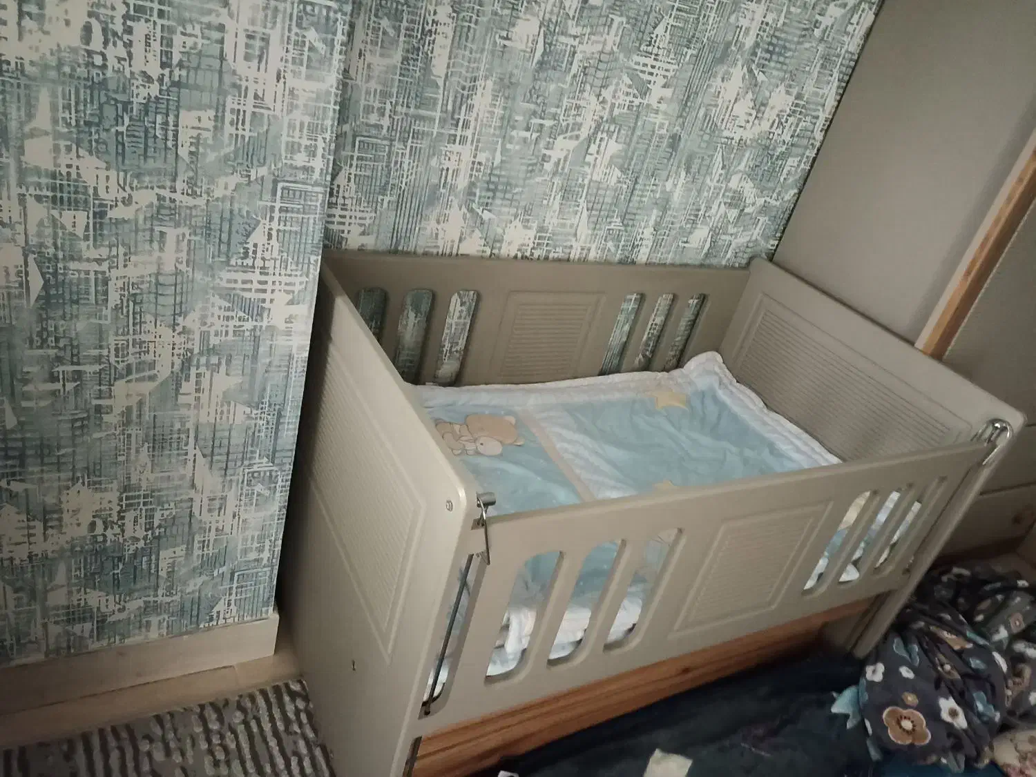 تخت نوزاد|تخت و صندلی بچه|همدان, |دیوار