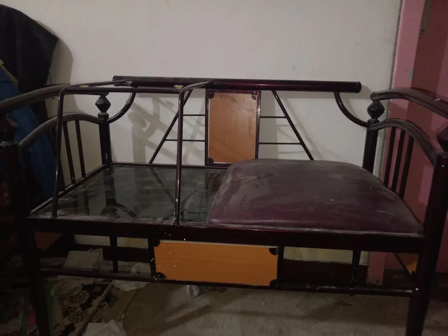 میز تلفن اهنی|میز تلفن|یزد, |دیوار