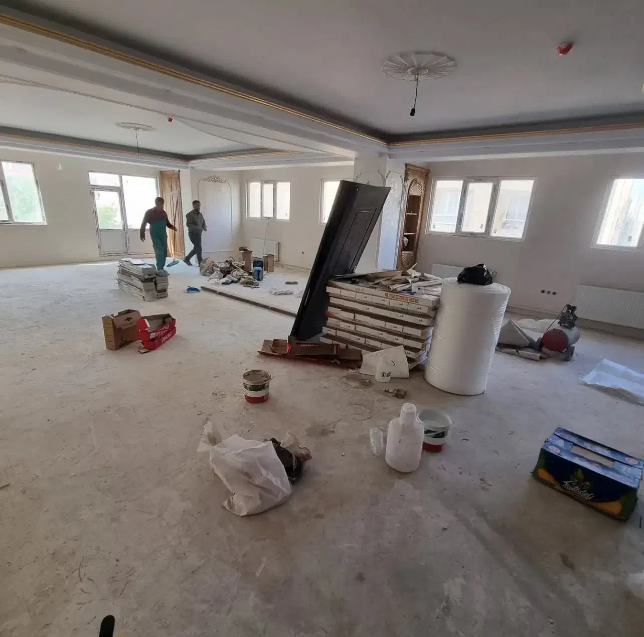 نصب و اجرای پارکت و قرنیز با شرایط|خدمات پیشه و مهارت|میانه, |دیوار