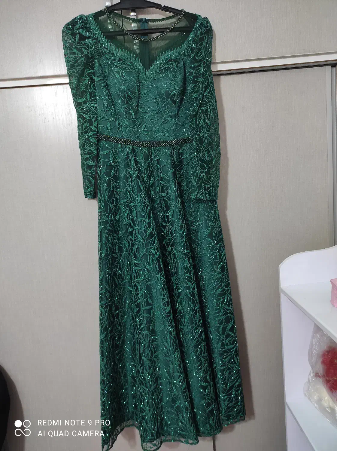 لباس نامزدی|لباس|ساری, |دیوار