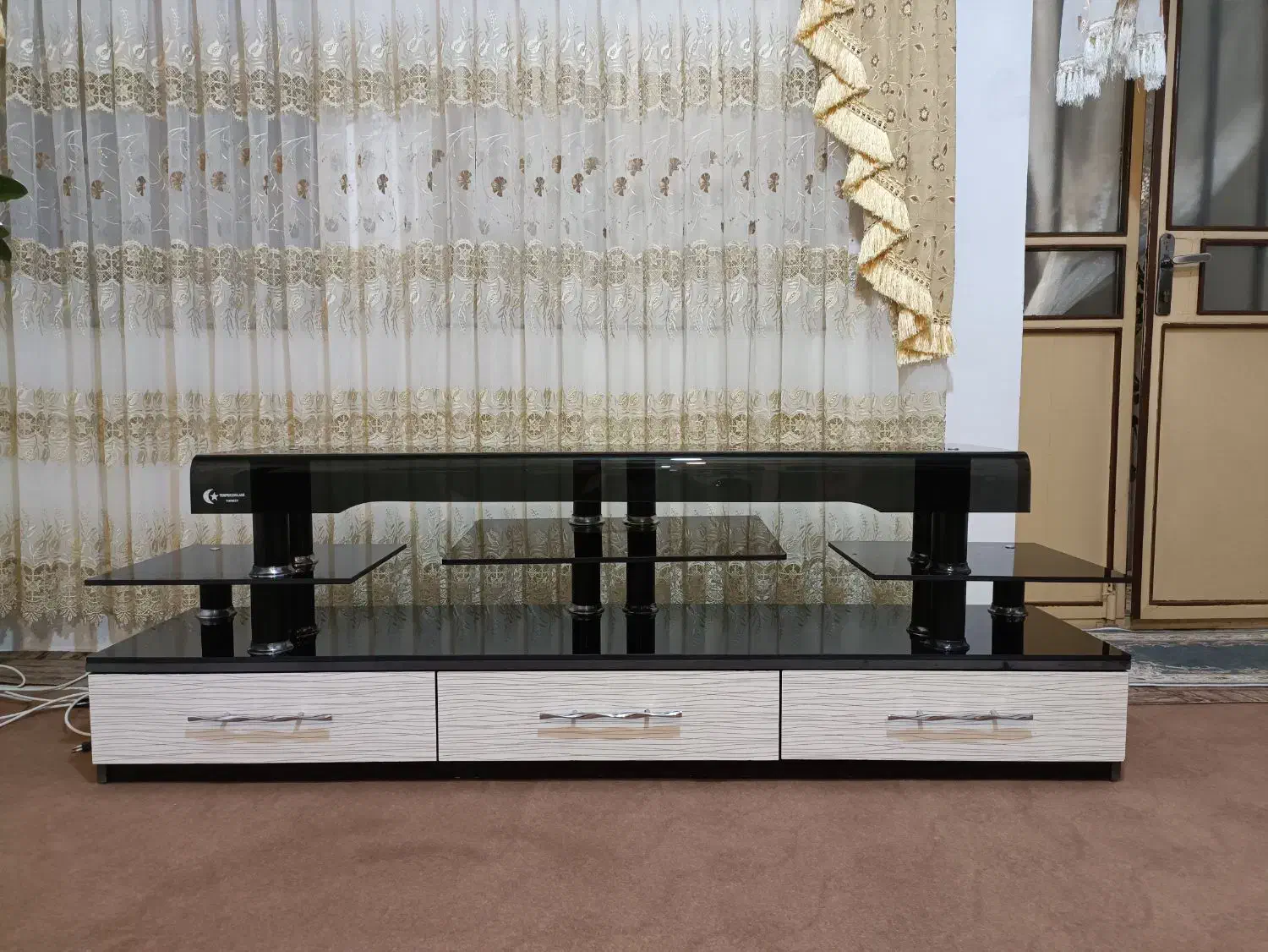 میز تلویزیون بسیار شیک و تمیز|میز تلویزیون|ارومیه, |دیوار