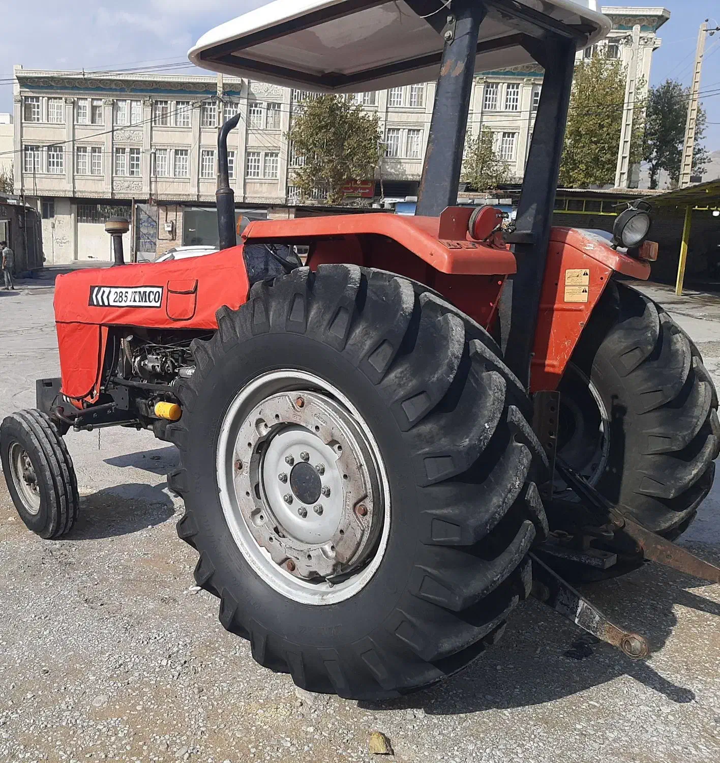 تراکتورفرگوسن ۲۸۵|خودرو سنگین|خرم‌آباد, |دیوار