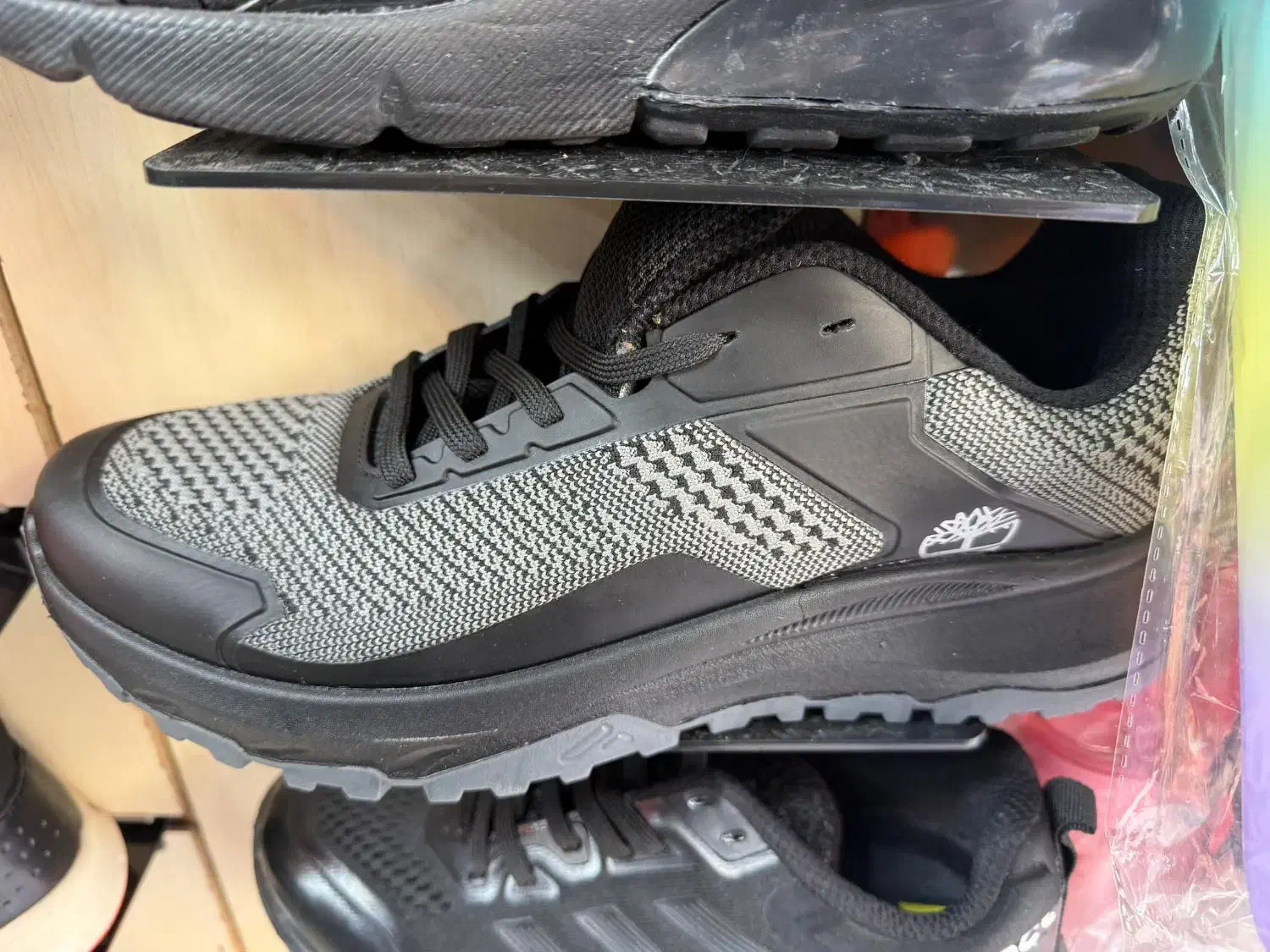 کفش ها درجه یک پیاده روی و اسپورت|کیف، کفش، کمربند|شیراز, زند|دیوار