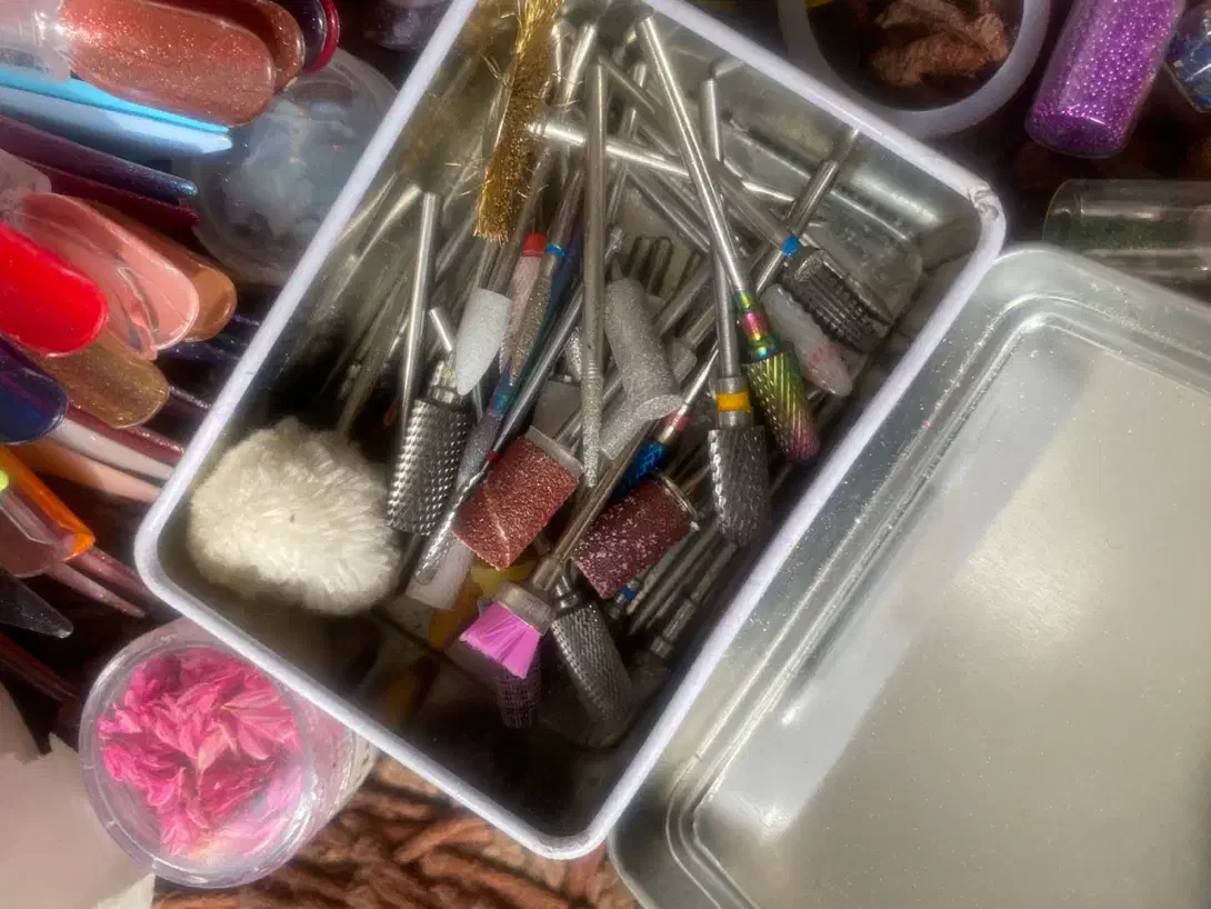 فروش کامل و تکی وسایل کاشت ناخن|آرایشی، بهداشتی، درمانی|شیراز, گلکوب|دیوار