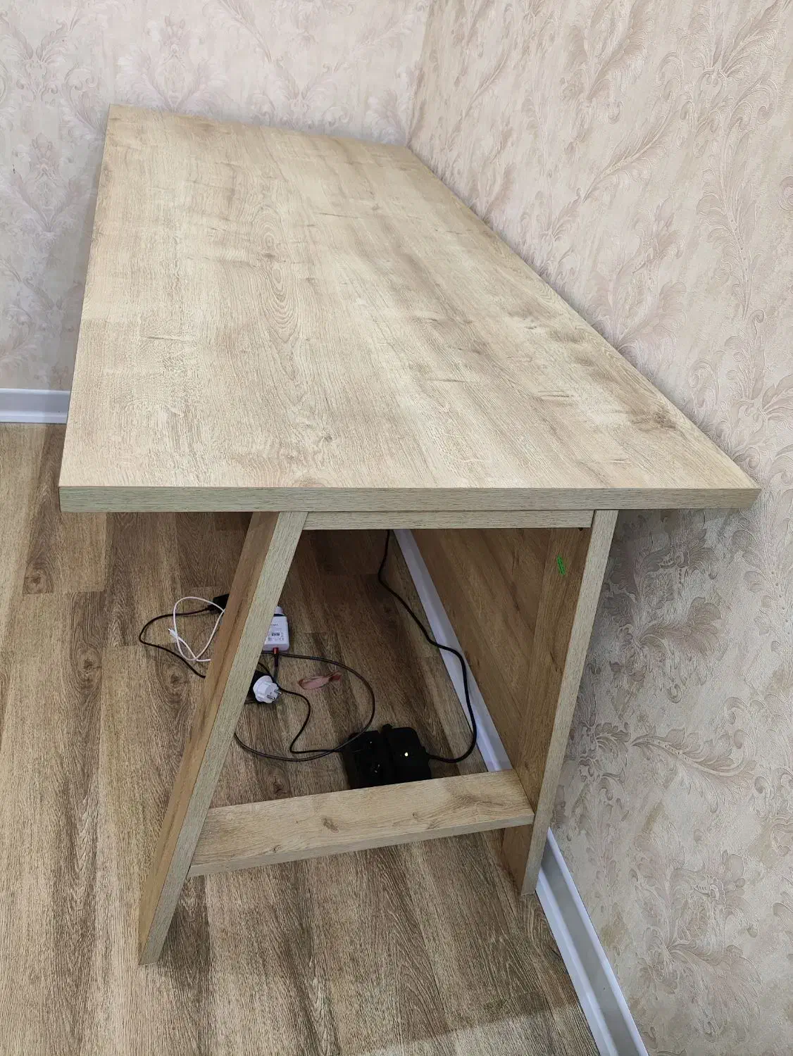 میز تحریر|میز تحریر و کامپیوتر|فولادشهر, مسکن مهر فولادشهر|دیوار