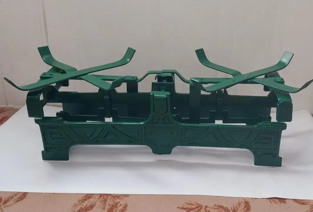 ترازوی دو کفه ای قدیمی چدنی|کلکسیون اشیاء عتیقه|نقده, |دیوار