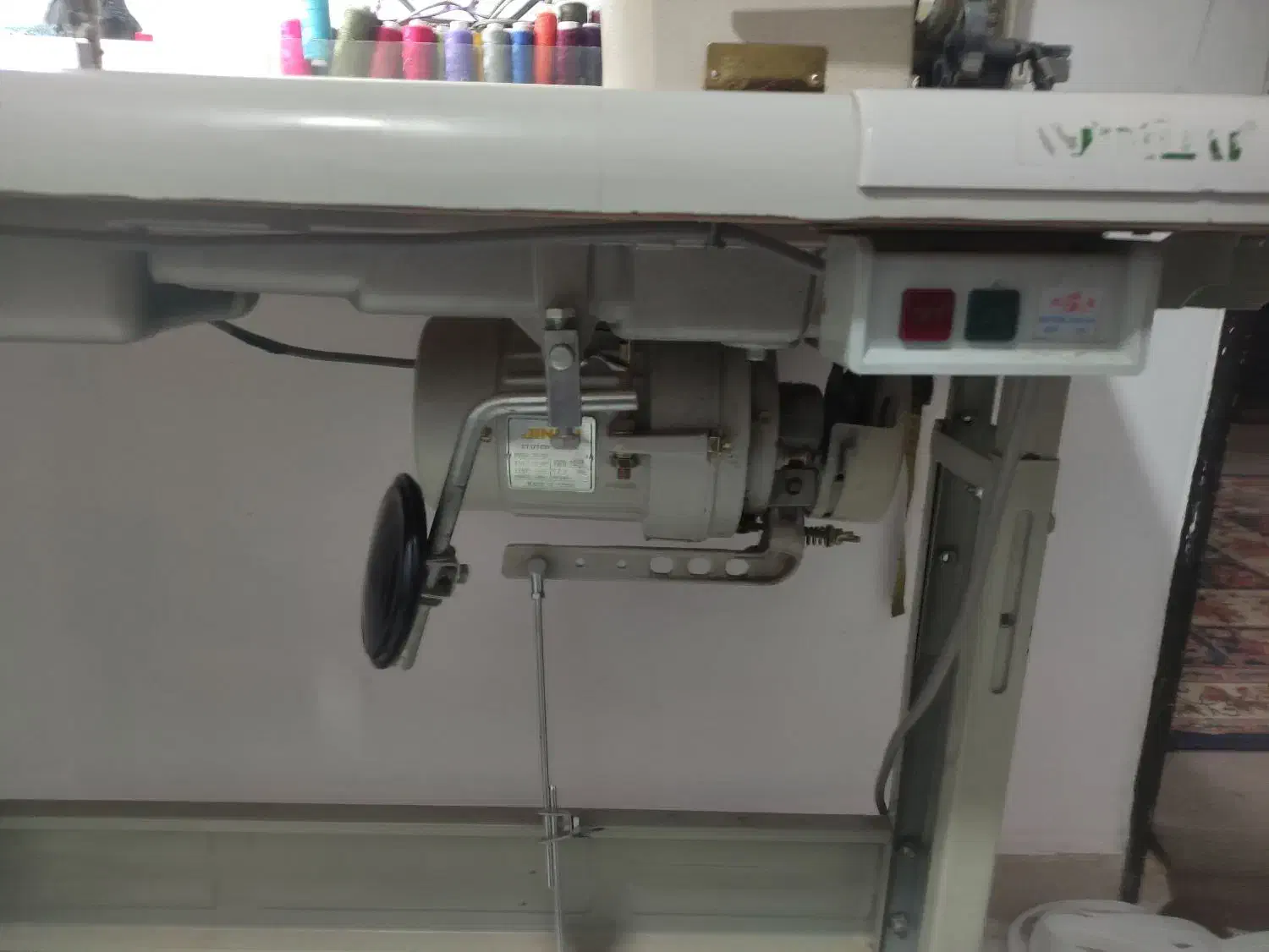 چرخ خیاطی راسته دوز|چرخ خیاطی و ریسندگی|صدرا-فارس, فاز ۱|دیوار