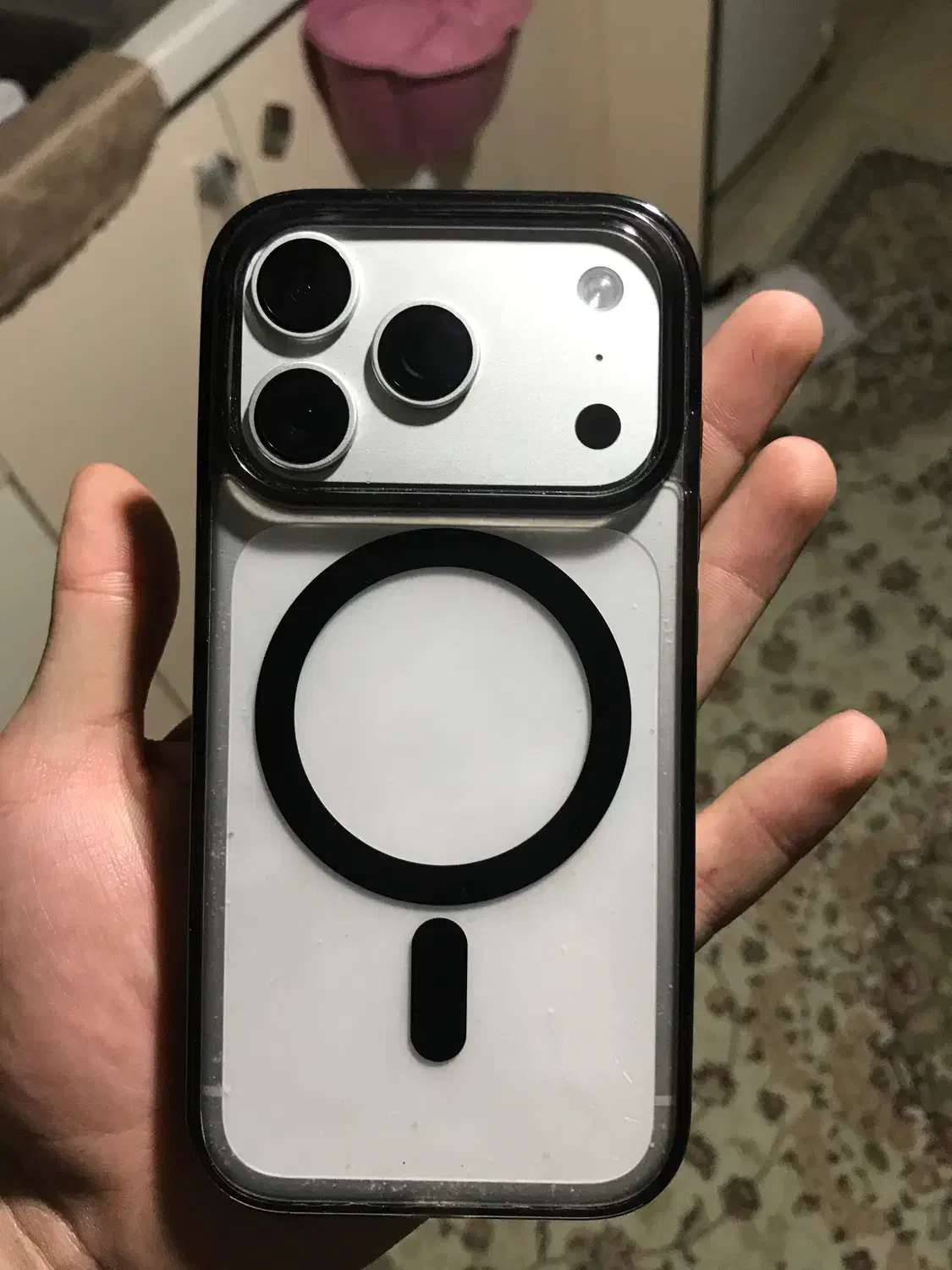 ۱۷ pro|موبایل|همدان, |دیوار