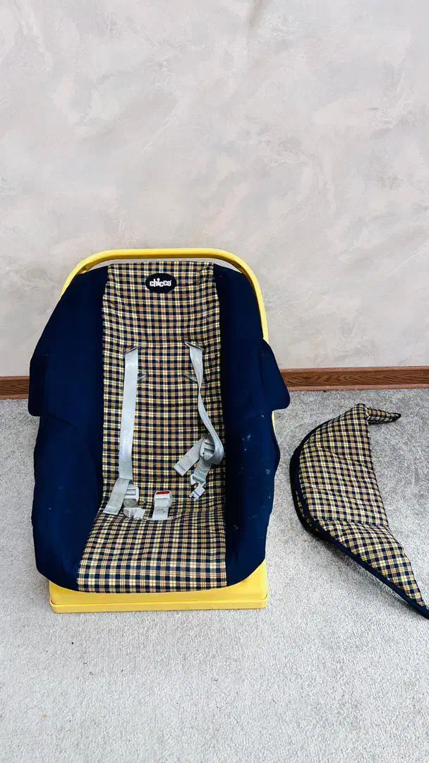 صندلی کودک ماشین|تخت و صندلی بچه|شیراز, آبیاری|دیوار