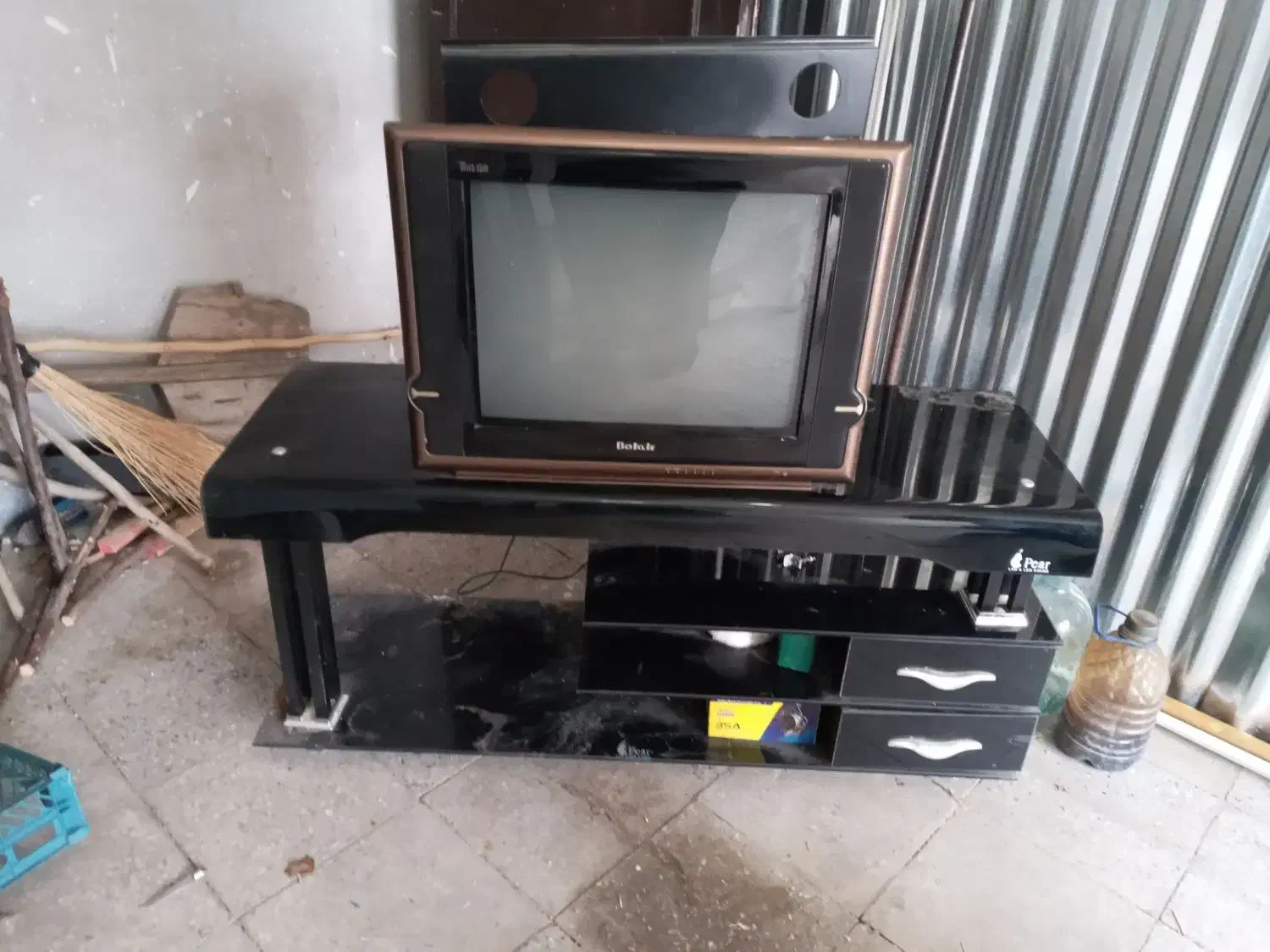 تلوزیون بلر صفحه رنگی|تلویزیون و پروژکتور|بروجرد, |دیوار