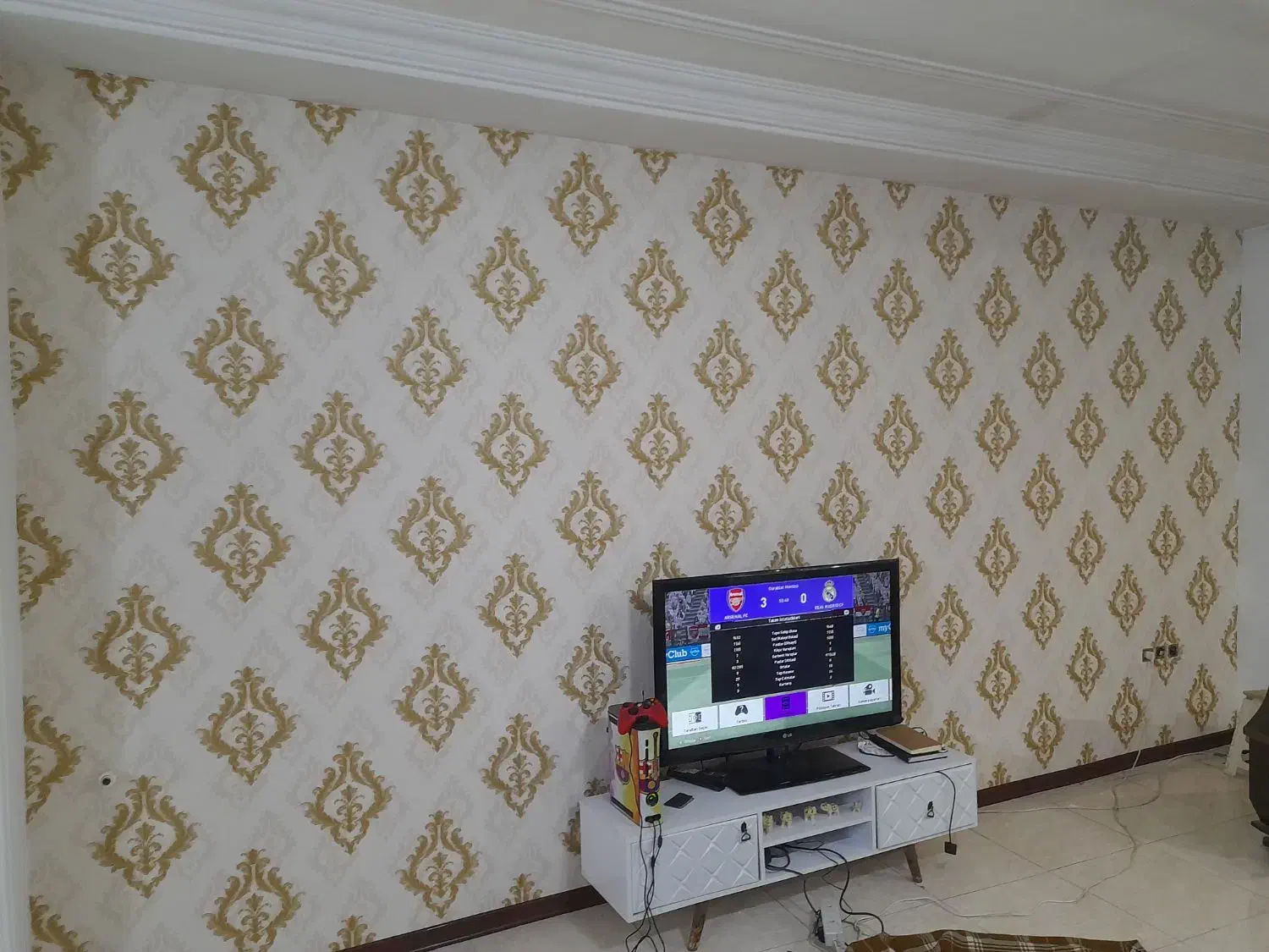 فروش و نصاب کاغذ دیواری رنگ ساختمان انجام میشود|خدمات پیشه و مهارت|دماوند, گیلاوند|دیوار