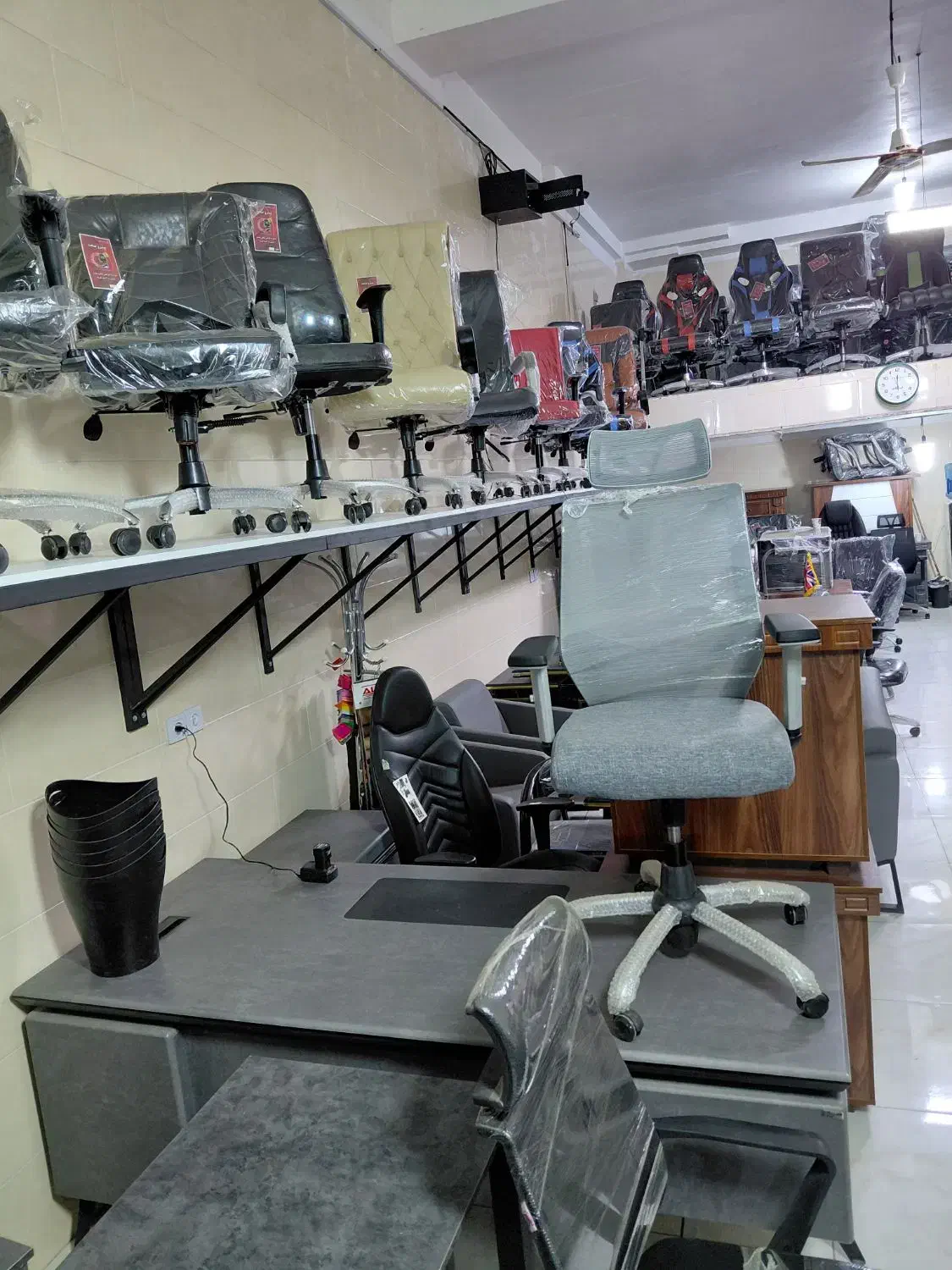 پخش کد ۷۰۴۳انواع میز های کد ۵۴۰۰ صندلی مدیریت کد۹|دفتر کار|کرج, حصارک پایین|دیوار