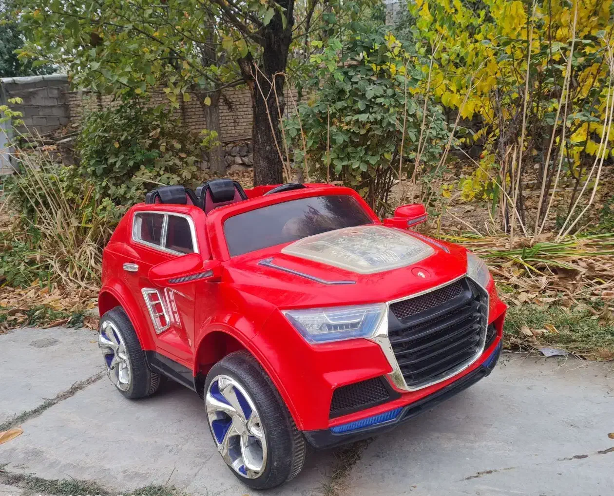 ماشین شارژی قرمز مدل سانتافه|اسباببازی بچه|نیر (اردبیل), |دیوار