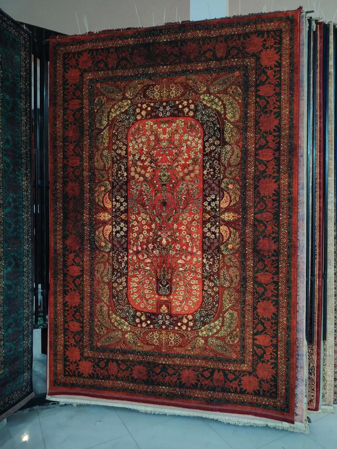 چشم نوازی برگ های نارنجی در تم پاییزی شهرفرش|فرش|ملایر, |دیوار