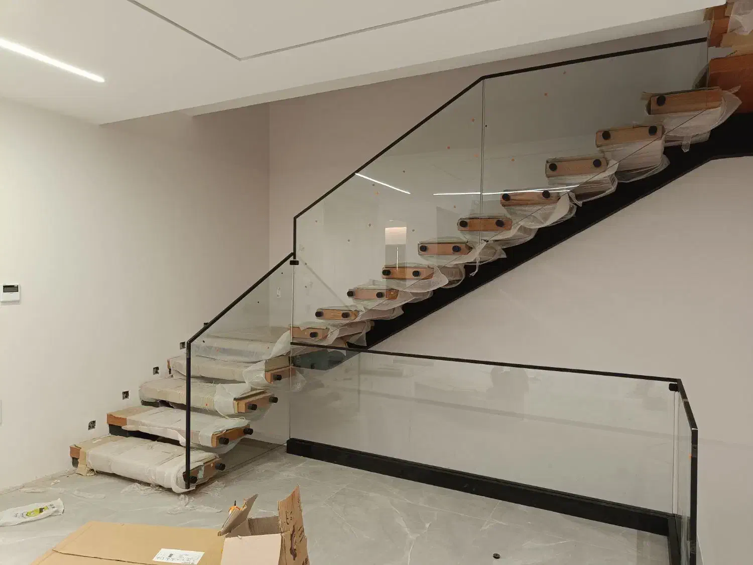 نصب پارتیشن شیشه ای و درب اتوماتیک و نرده شیشه ای|خدمات پیشه و مهارت|ری, دولتآباد|دیوار