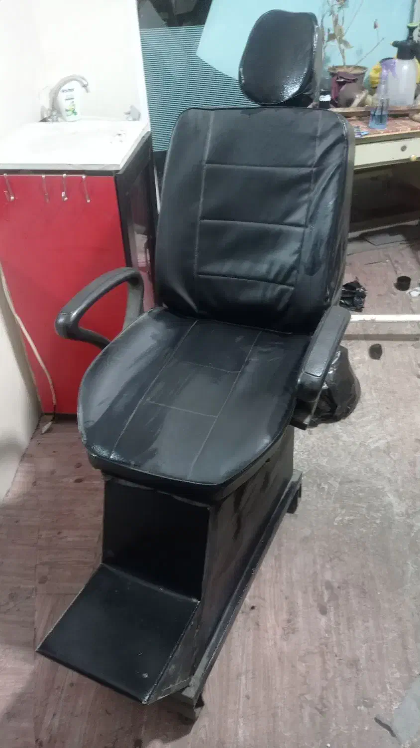 صندلی آرایشگاه|آرایشگاه و سالنهای زیبایی|سنندج, |دیوار