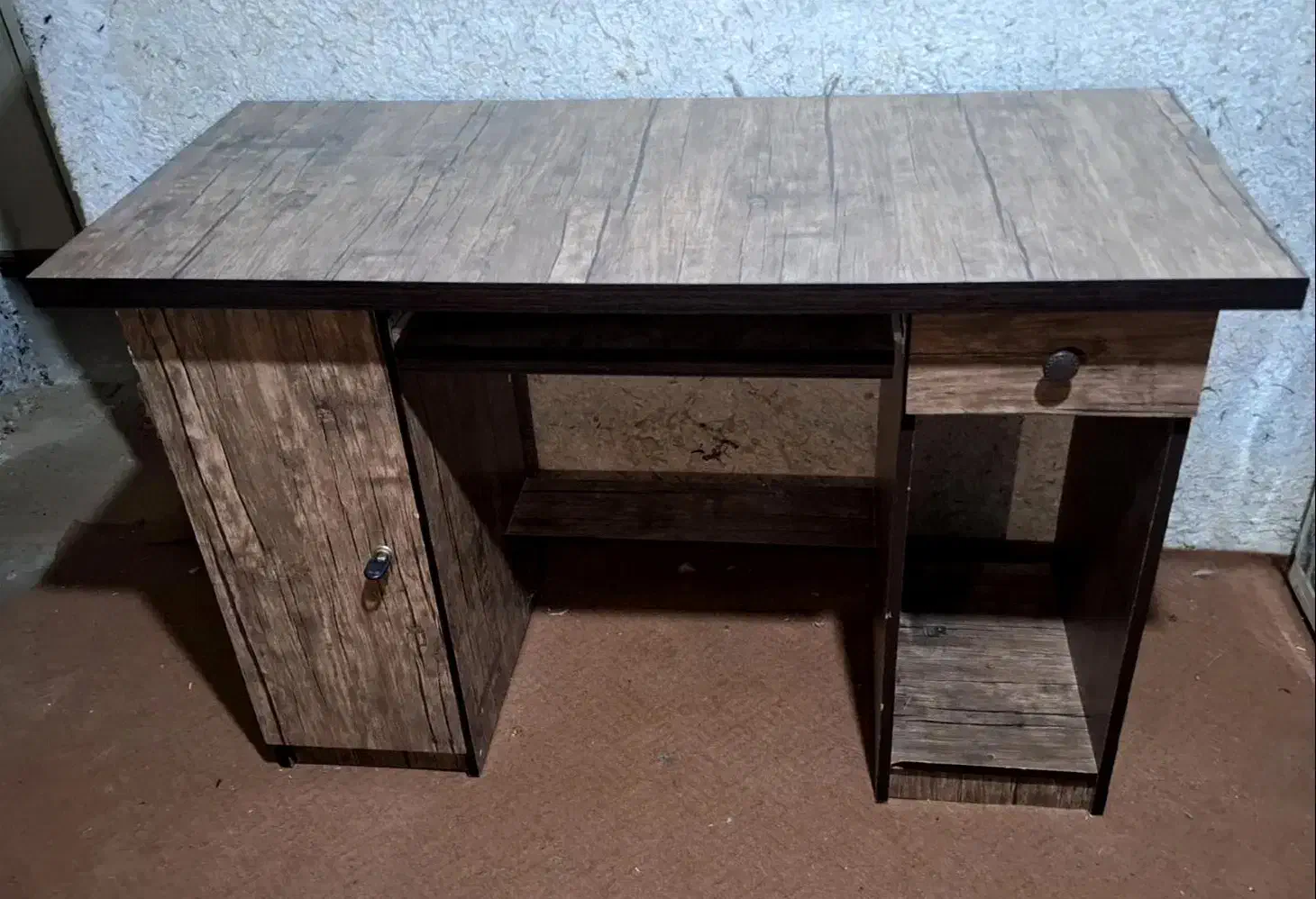 میز کامپیوتر در حد نو|دفتر کار|کلاله, |دیوار