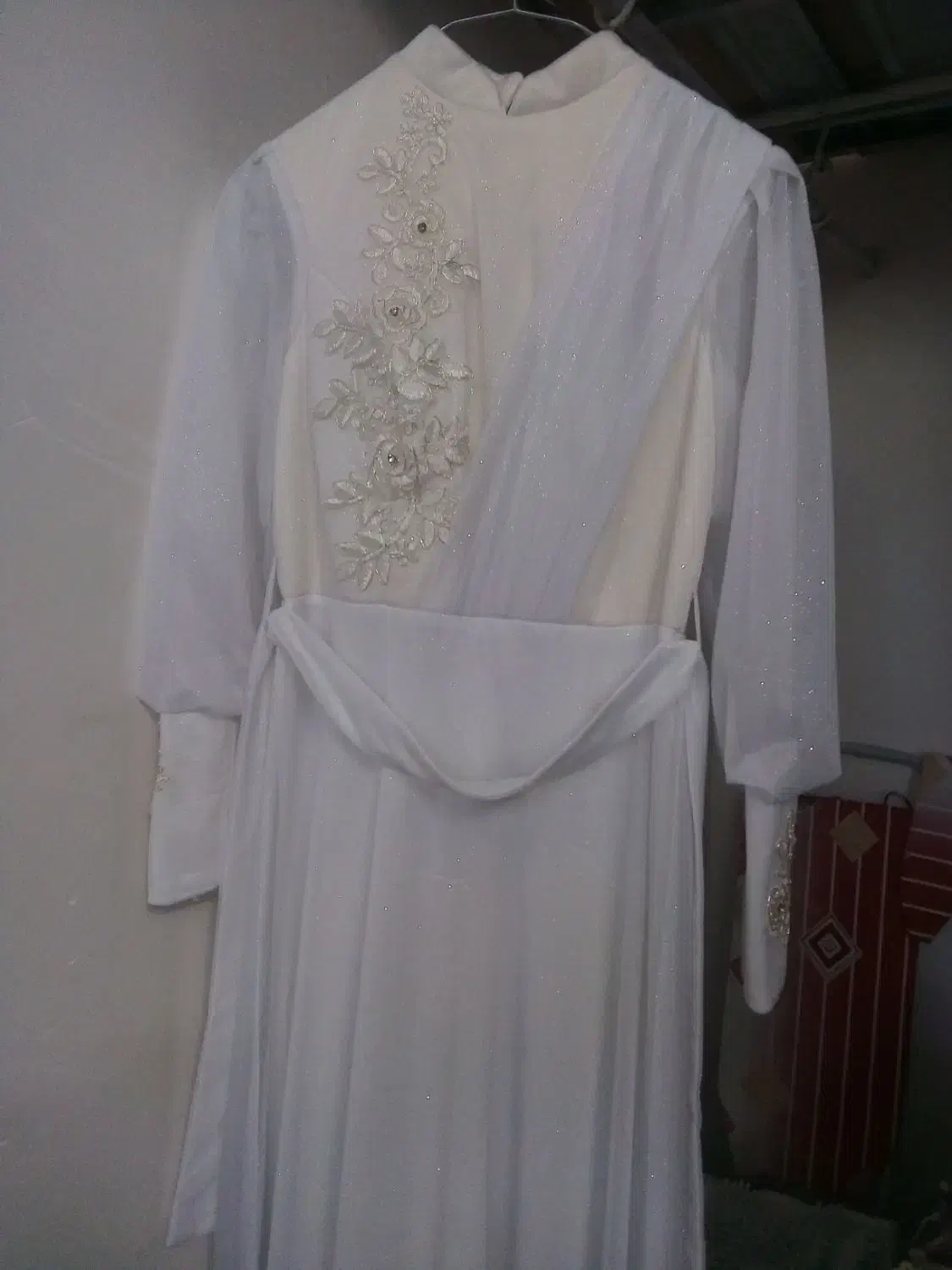 لباس‌مجلسی|لباس|گلبهار, شهر جدید گلبهار|دیوار