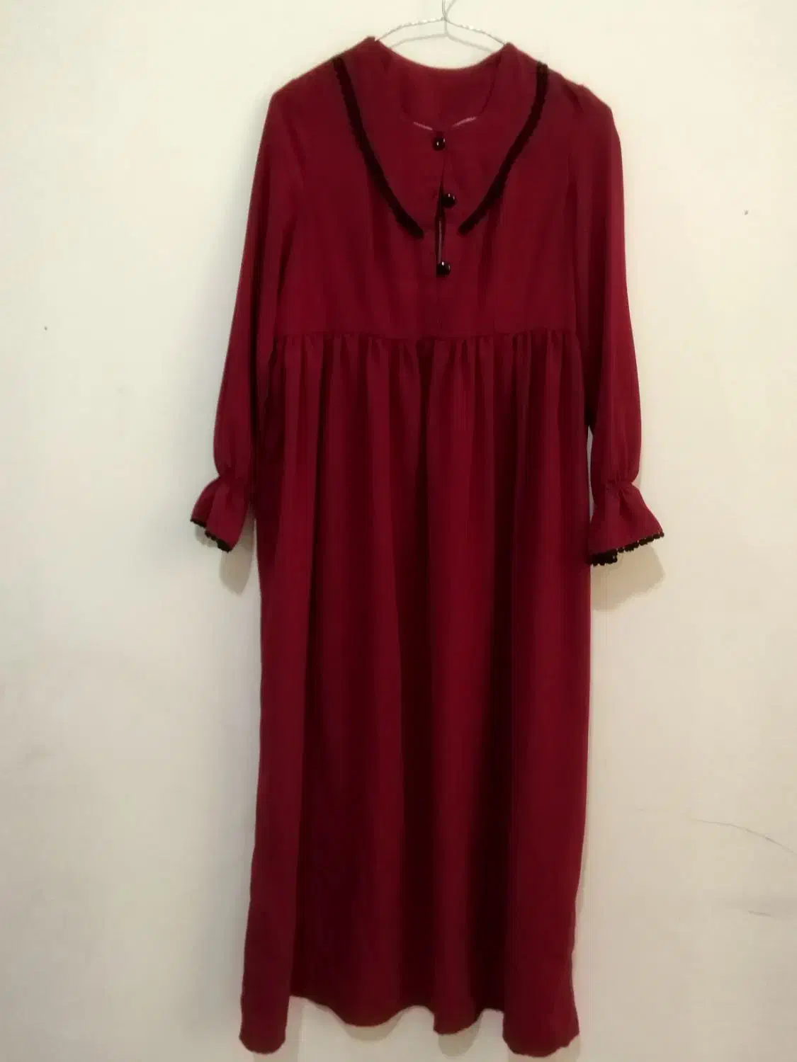 مانتو|لباس|مشهد, نیزه|دیوار