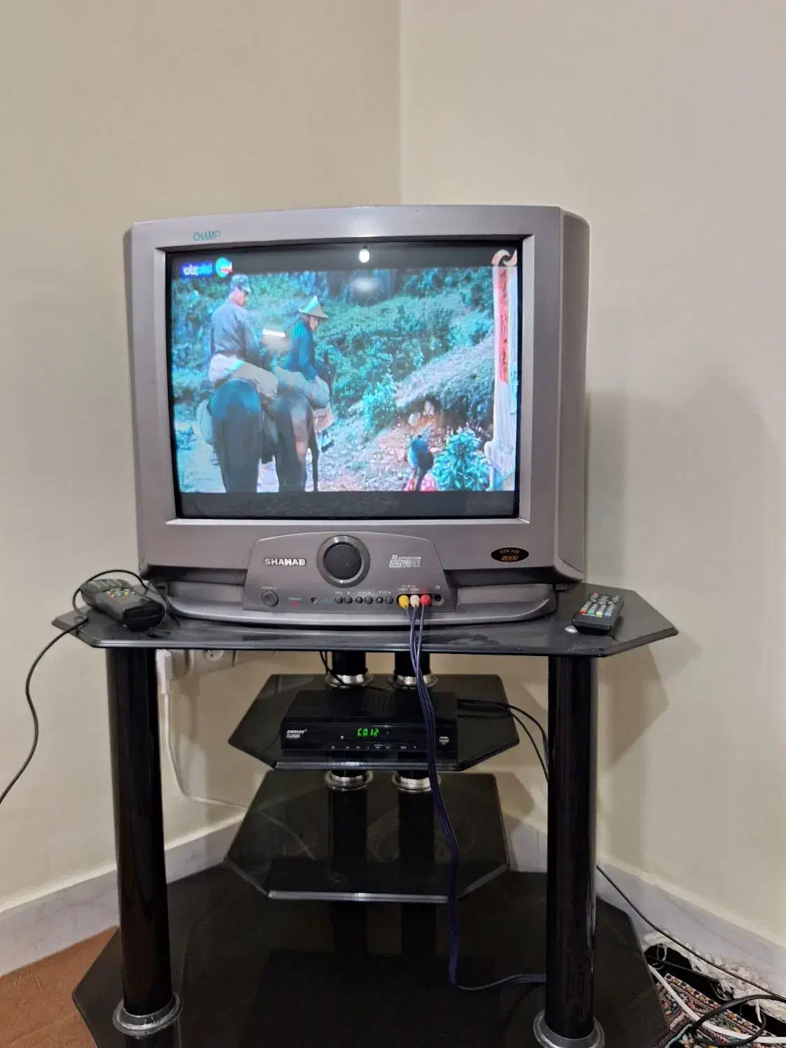 تلوزیون با میز شیشه ای|تلویزیون و پروژکتور|تهران, خاوران|دیوار