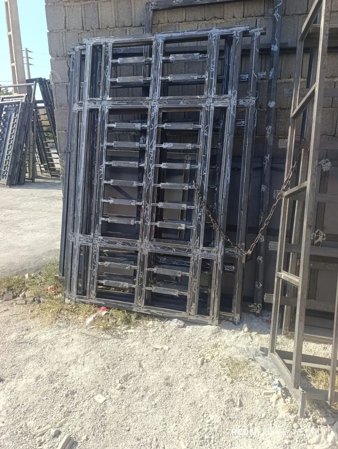 جوشکاری و فروش آهن های دست و نو دوم و در پنجره ساز|عمده‌فروشی|دهدشت, |دیوار