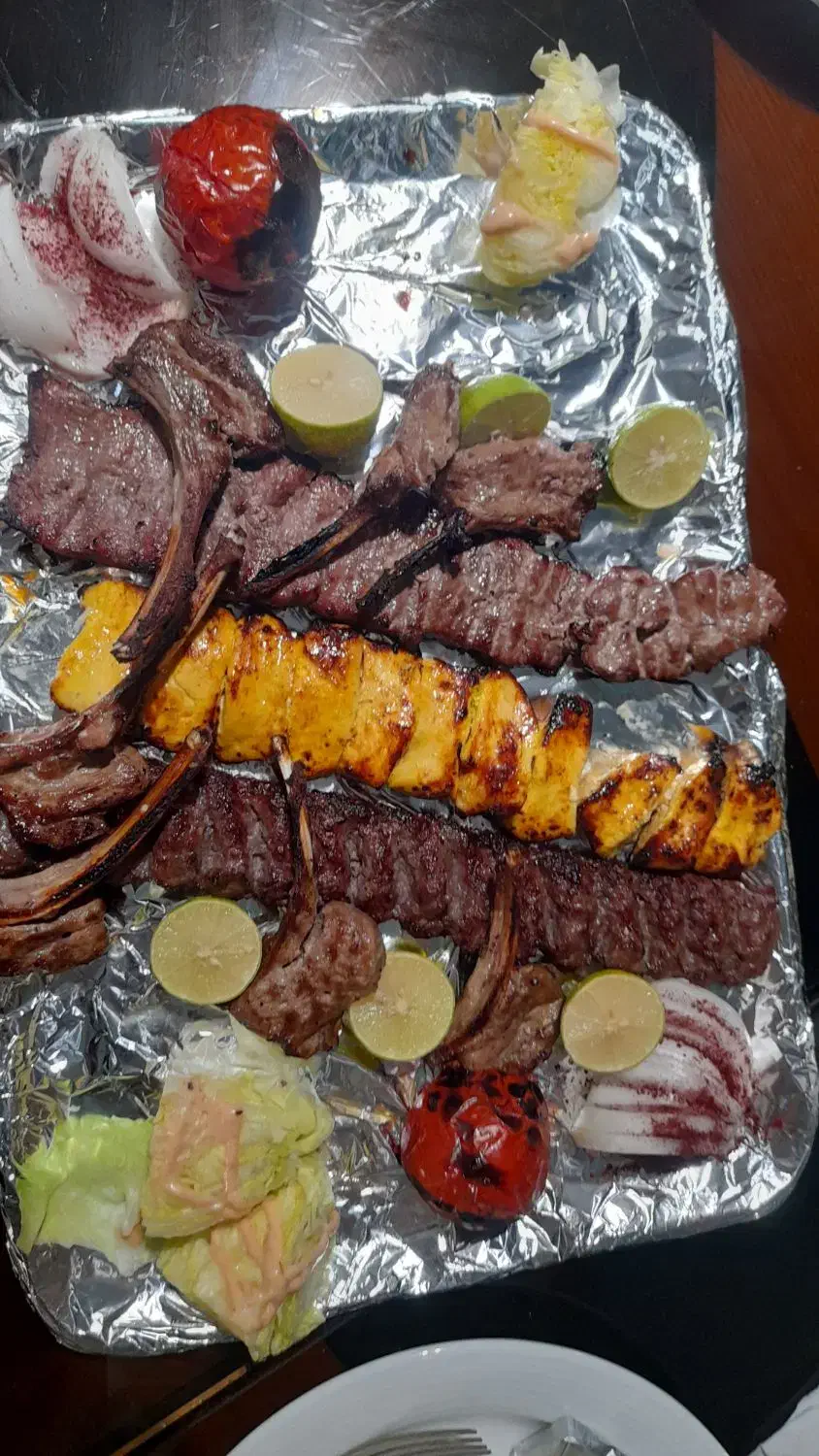 استخدام نیروی آشپزخانه و سالن آقا با جای خواب|استخدام خدمات فروشگاه و رستوران|هشتگرد, تهران دشت|دیوار