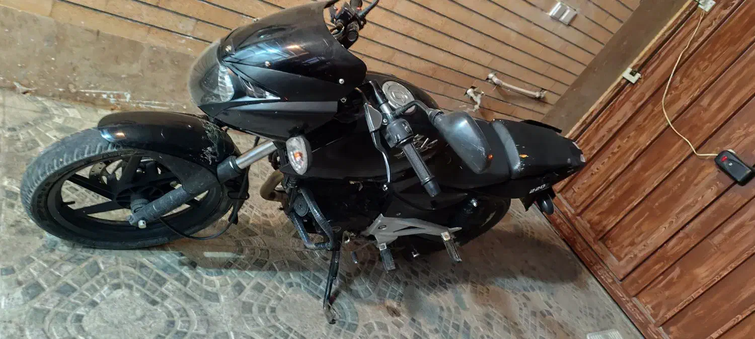 پالس ۲۲۰|موتورسیکلت|سمنان, |دیوار