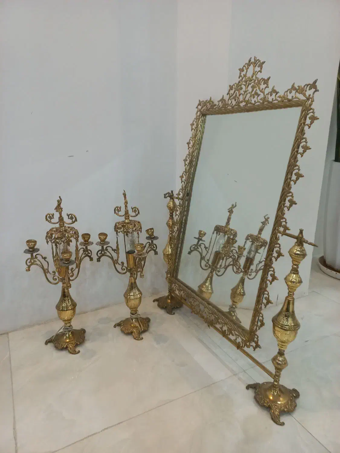 آیینه|آینه|خرمآباد, |دیوار