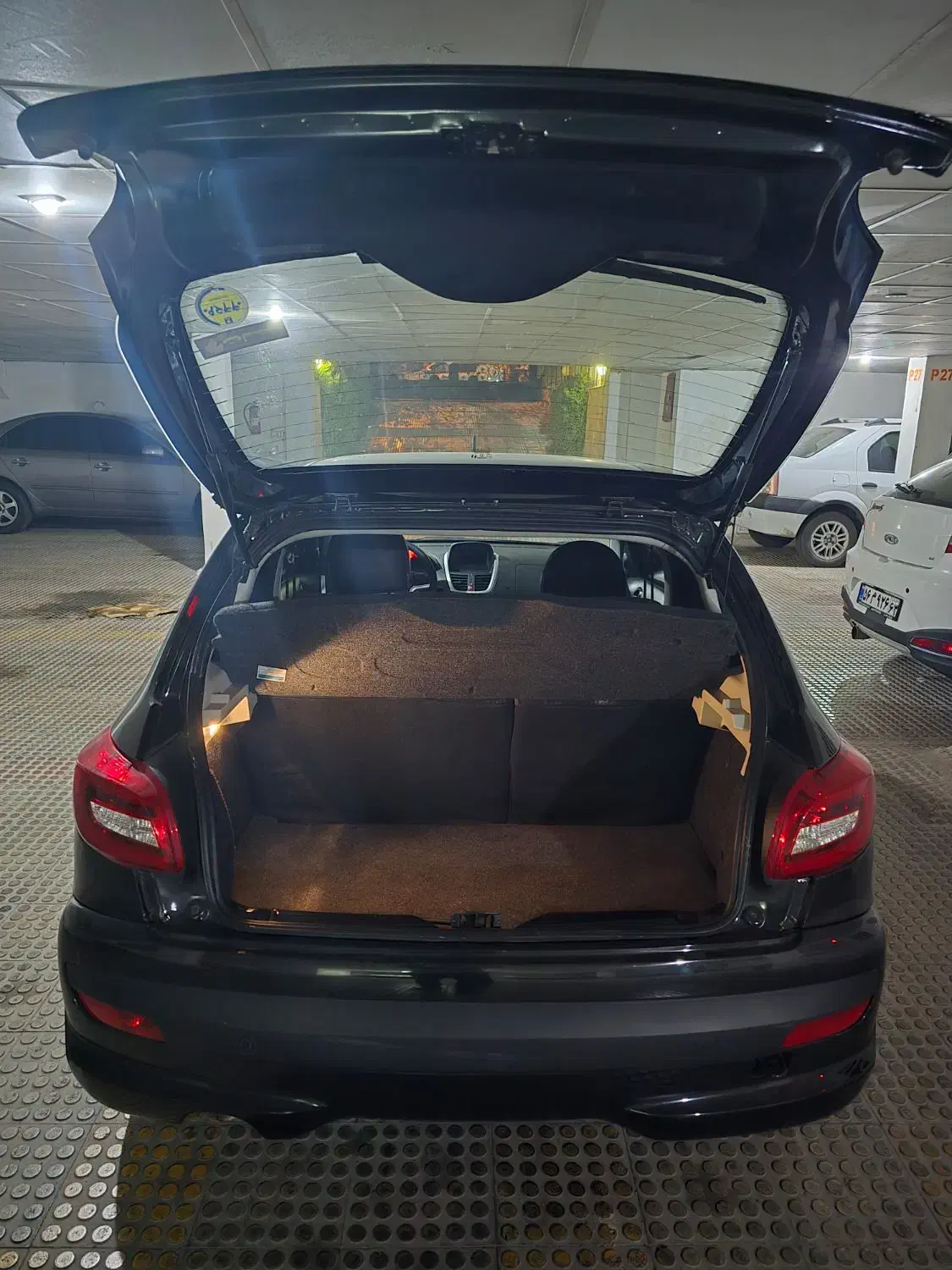 ۲۰۷ فلز ۴۰۲ دنده|خودرو سواری و وانت|شیراز, ارم|دیوار