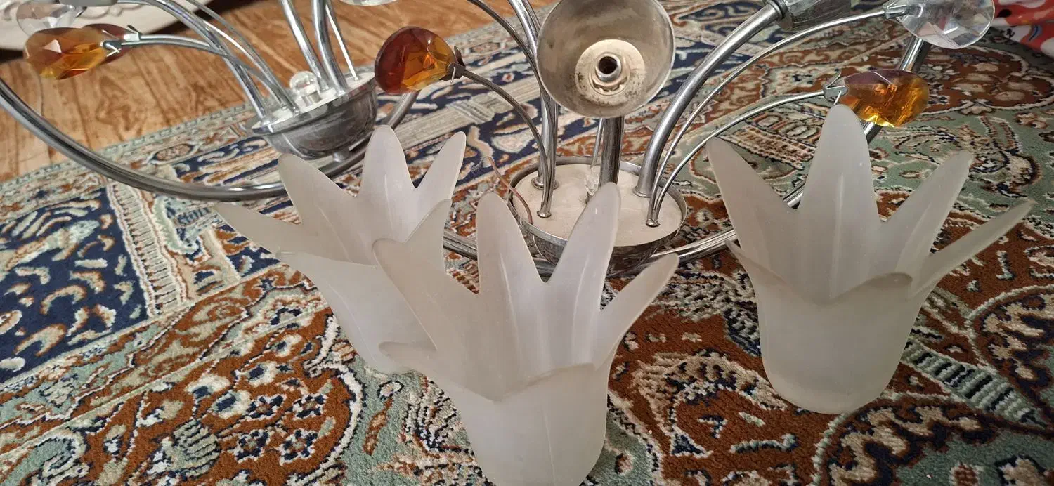 لوستر سه شاخه|لوستر و چراغ آویز|شاهین‌شهر, شهرک گلدیس|دیوار