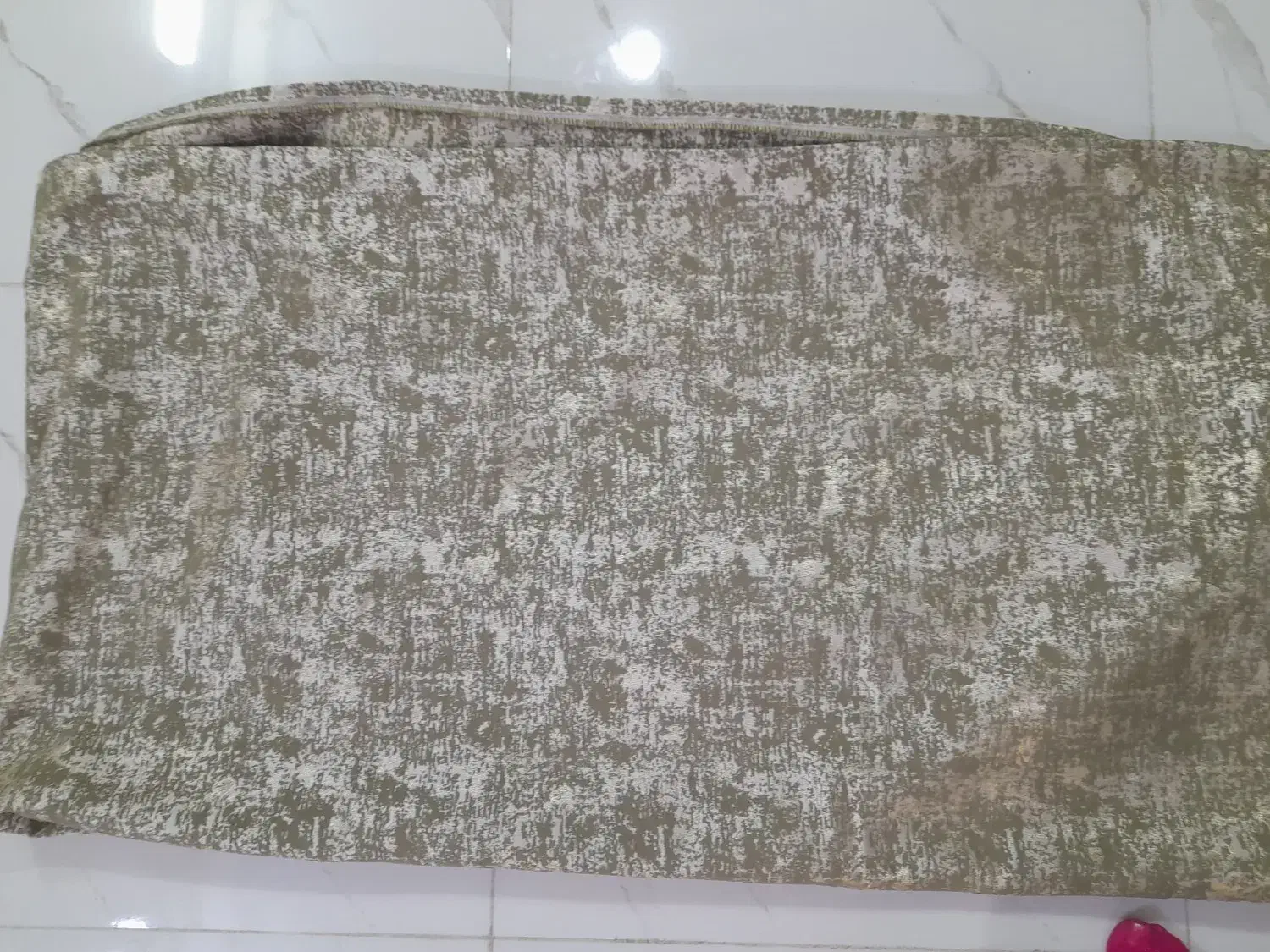 کتیبه کنار پرده|پرده، رانر، رومیزی|ری, سیزده آبان|دیوار