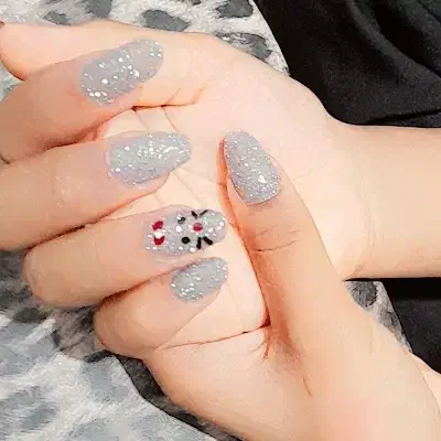 کاشت ناخن|خدمات آرایشگری و زیبایی|میبد, |دیوار
