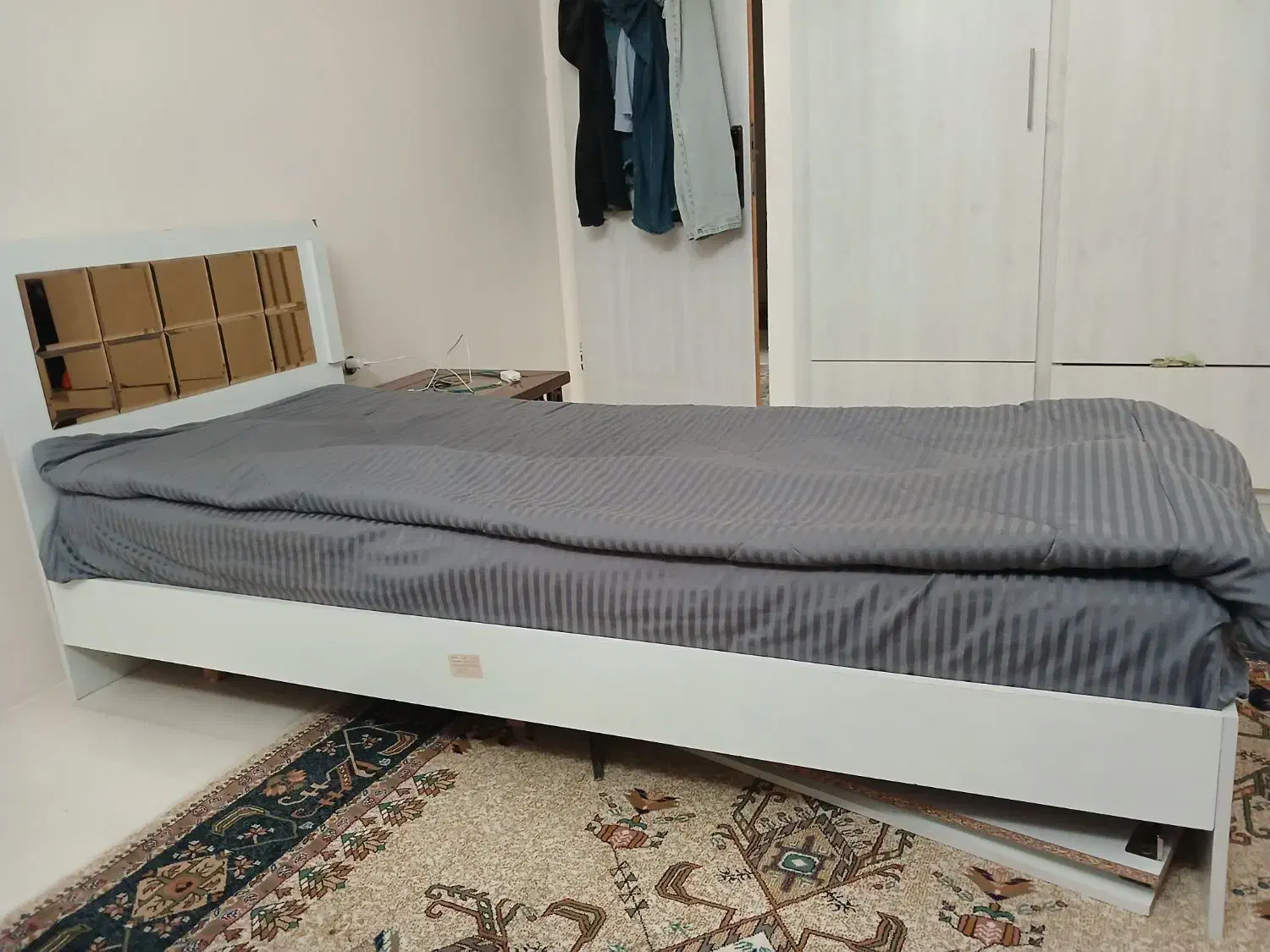 تخت یک نفره|تخت و سرویس خواب|مشهد, الهیه|دیوار