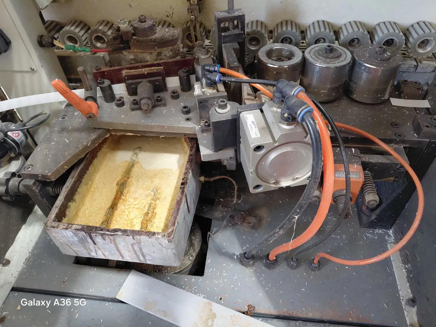 لبه چسبان نوار توکل دستگاه برش پایون|ماشینآلات صنعتی|مشهد, نوید|دیوار