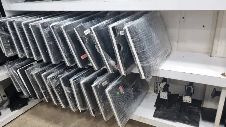 مانیتور Dell ips ۲۳ انتخابی هوشمند|قطعات و لوازم جانبی رایانه|قم, زنبیل آباد|دیوار