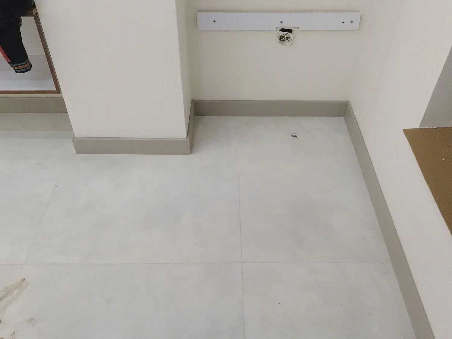 نصب قرنیزوپارکت|خدمات پیشه و مهارت|زنجان, |دیوار