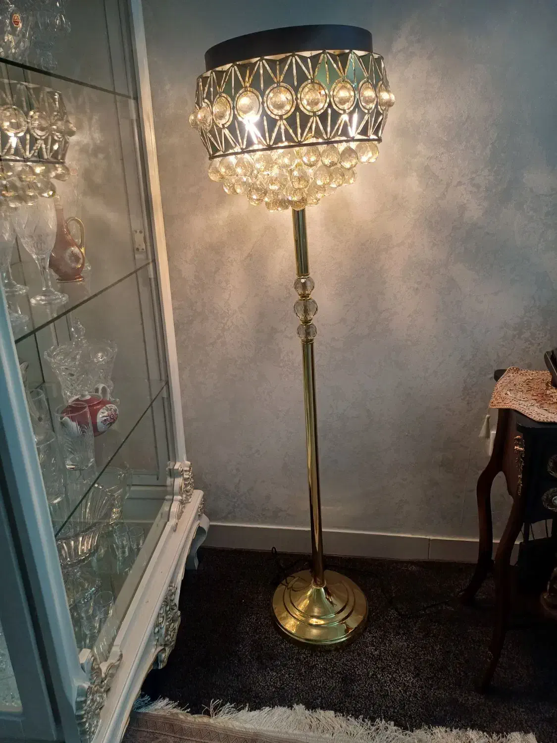 آباژور|چراغ خواب و آباژور|ری, علایین|دیوار