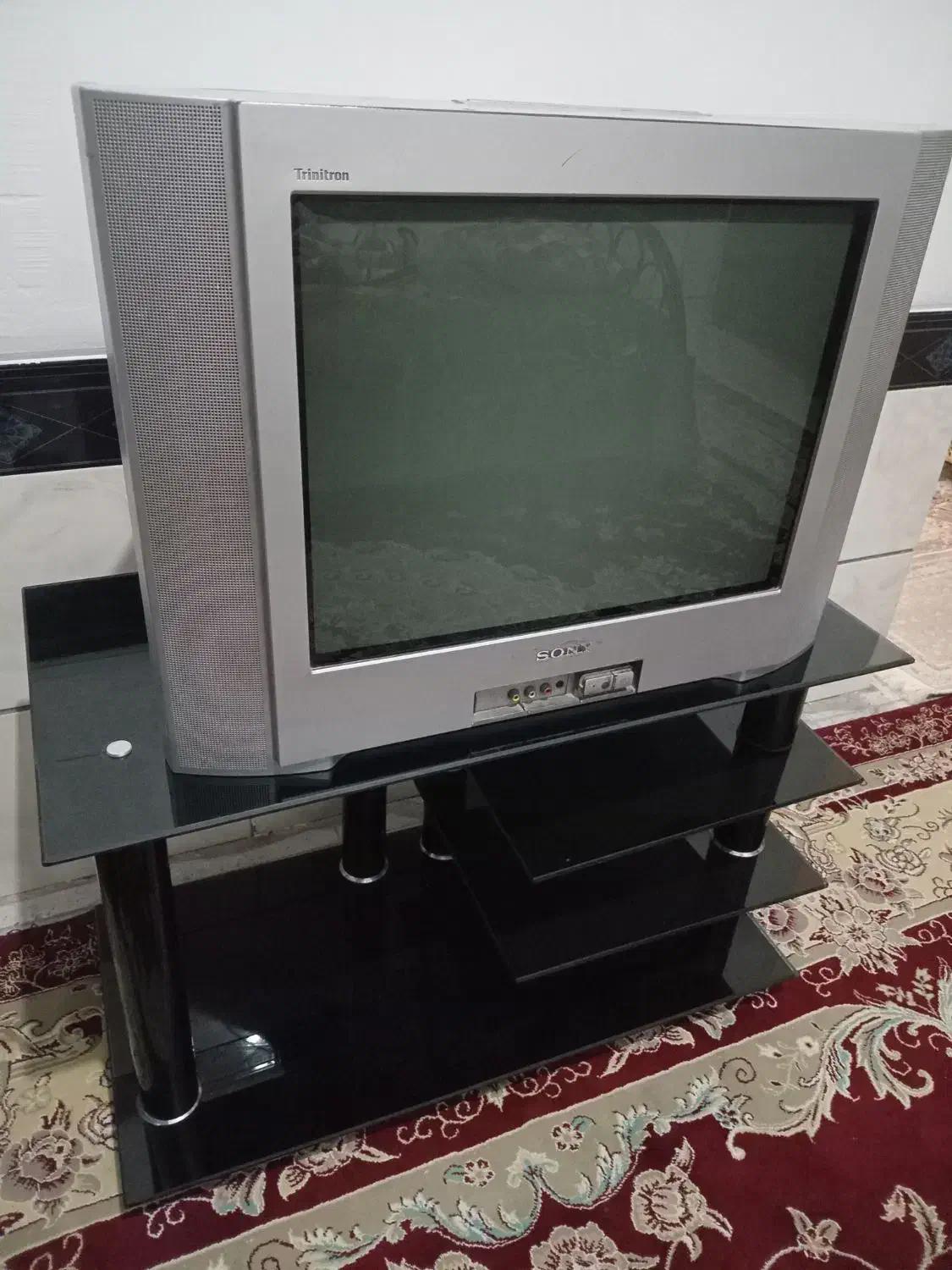 میز تلویزیون شیشه ای وتلویزیون ۲۴ اینج|تلویزیون و پروژکتور|فسا, |دیوار