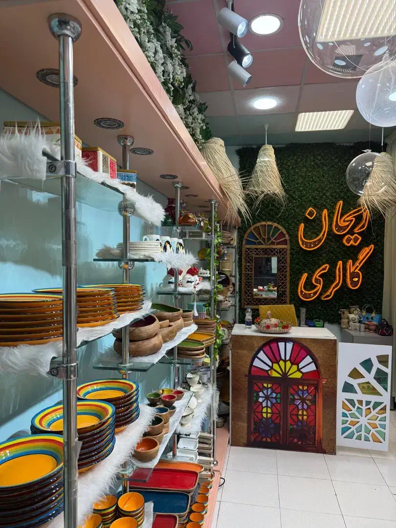 مغازه با موقعیت عالی در مگامال جهت واگذاری|اجارهٔ مغازه و غرفه|بندرعباس, |دیوار