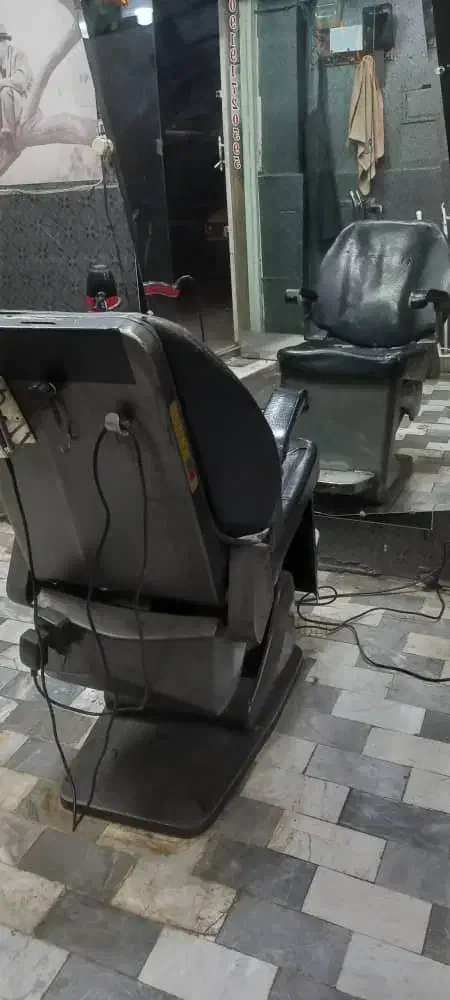 صندلی و آینه قدی آرایشگاه|آرایشگاه و سالنهای زیبایی|قم, سراجه (۱۵ خرداد)|دیوار