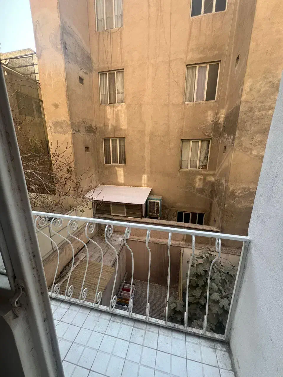 ۵۰ متر/خوش نقشه/نورخور/لوکیشن مترو/بالکن