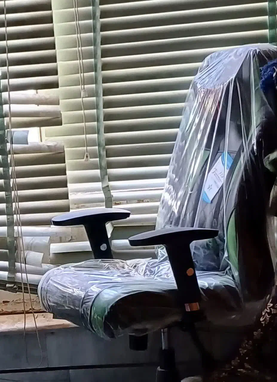 صندلی چرخ دار نو|صندلی و نیمکت|فلاورجان, |دیوار