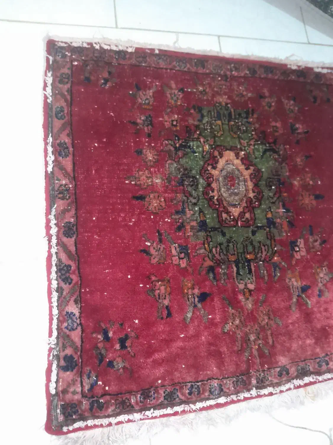 دیزی سفالی وگوشت کوب تبدیل تیمی این فرش دست باف|فرش|صدرا-فارس, باغشهر دادگستری قدیم|دیوار