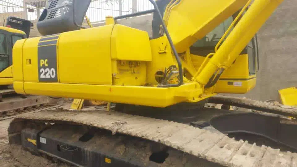 بیل 7-220 کوماتسو مدل 2011 وارداتی موجود در اصفهان|خودرو سنگین|ابریشم, |دیوار