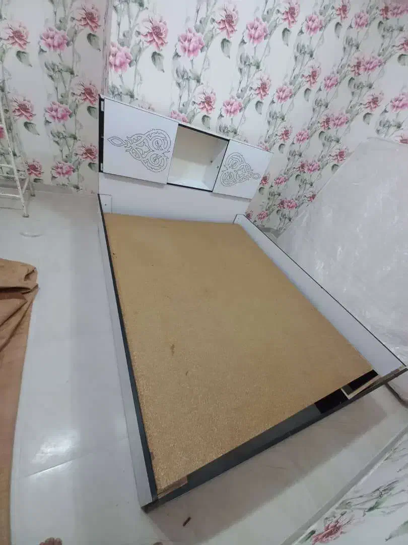 تخت خواب دو نفره سالم و بدون ایراد،نو، بدون تشک|تخت و سرویس خواب|مشگین شهر, |دیوار